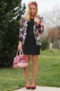 La robe noire façon rose bonbon