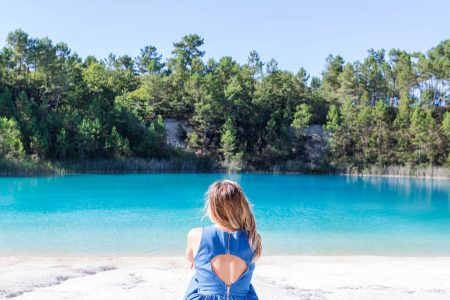 Les étangs bleus paradisiaques de Touvérac