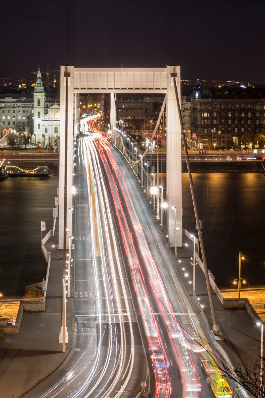 Budapest pont nuit tourisme découverte