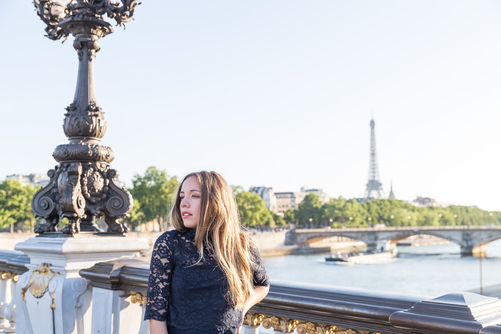 Photos sur le pont Alexandre III à Paris au coucher du soleil