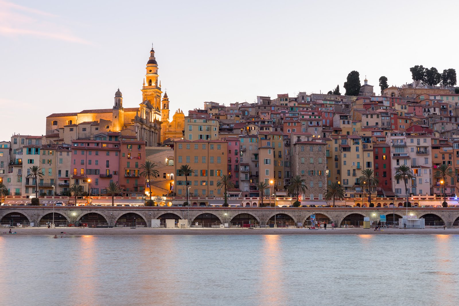 Menton ville de couleurs