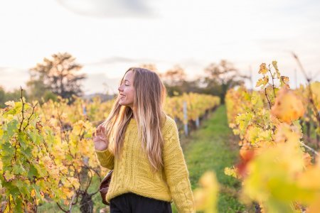 Comment porter un pull jaune ?
