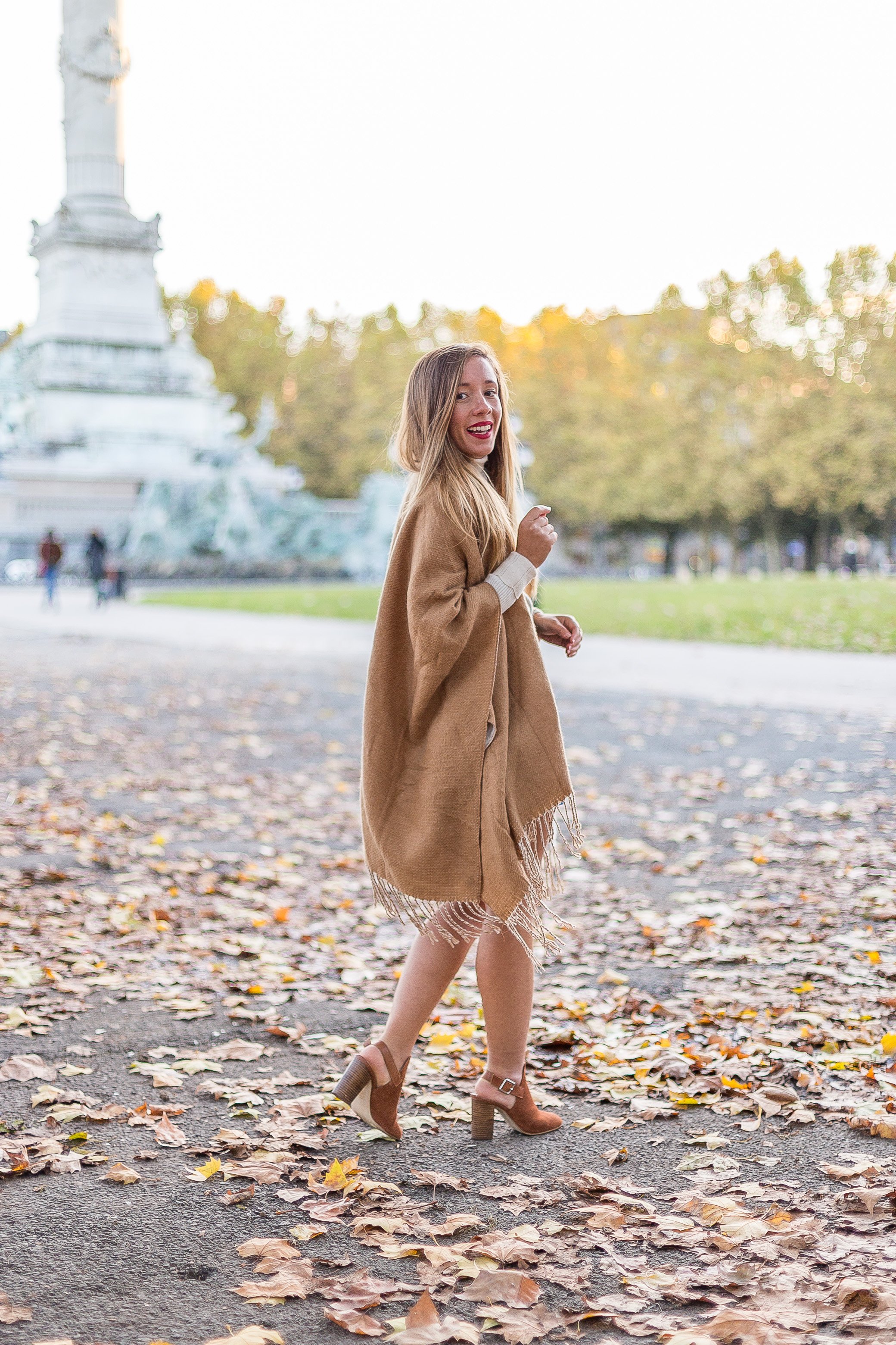 tenue automne poncho camel