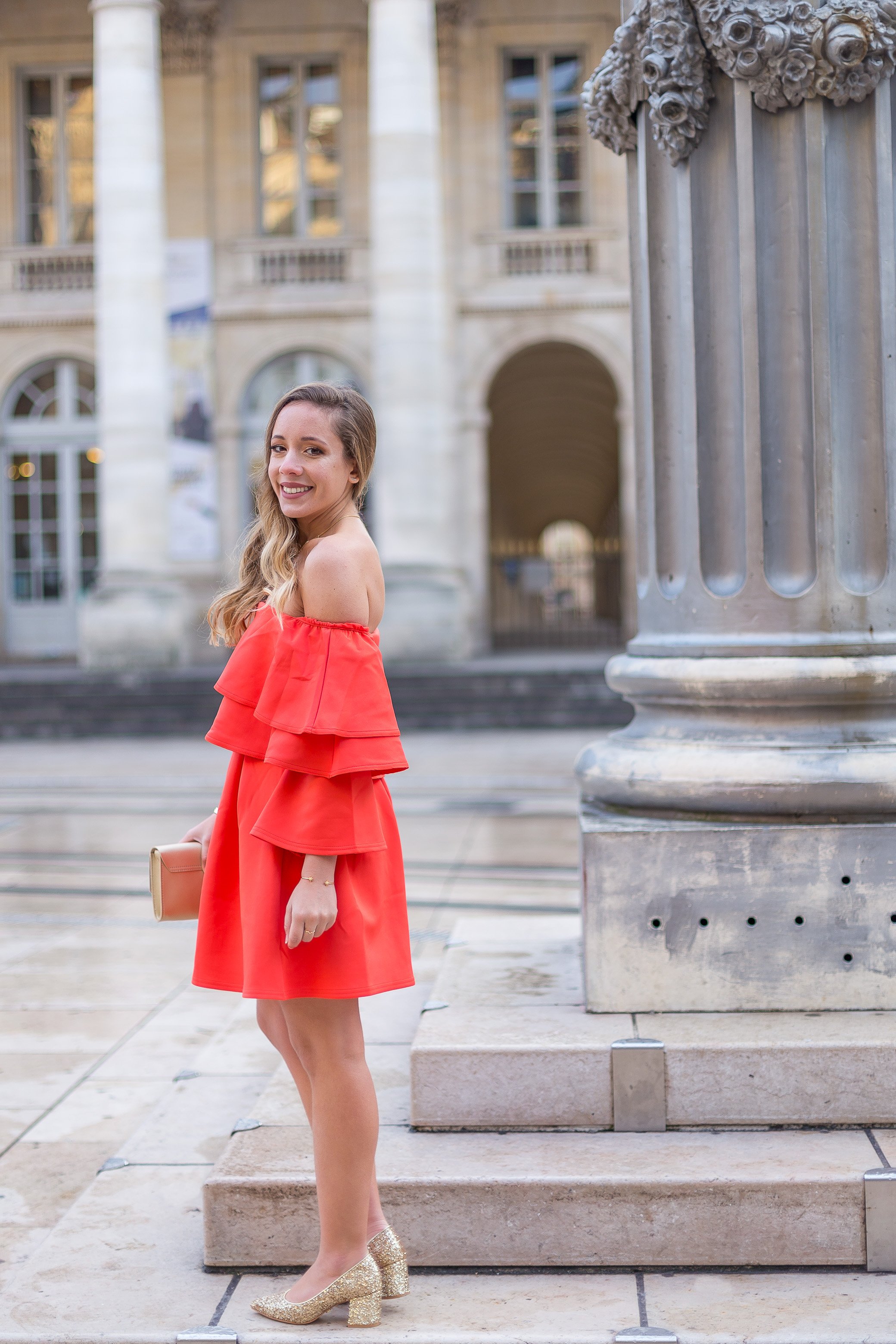 robe rouge volants