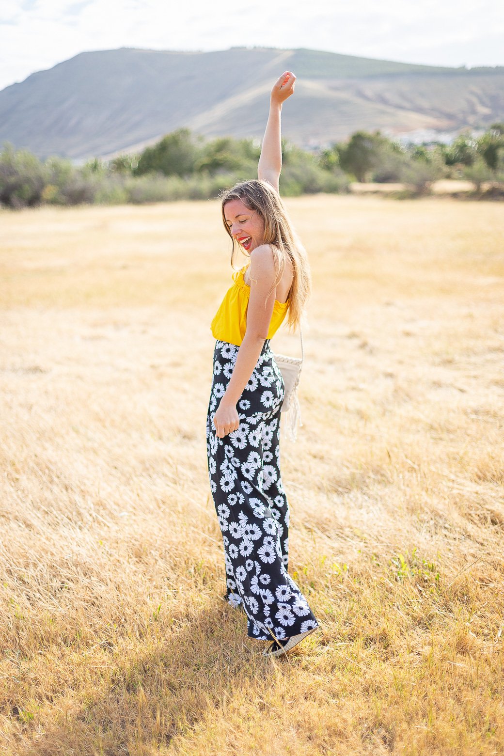 pantalon fleurs noir et blanc