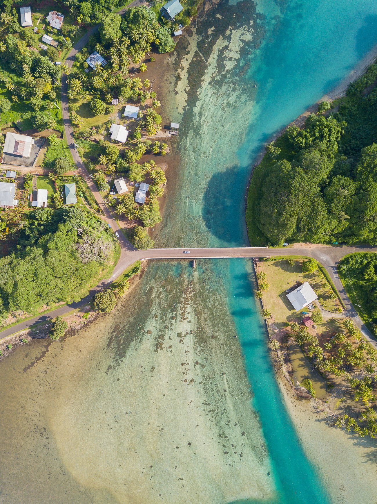 Pont Huahine reliant îles