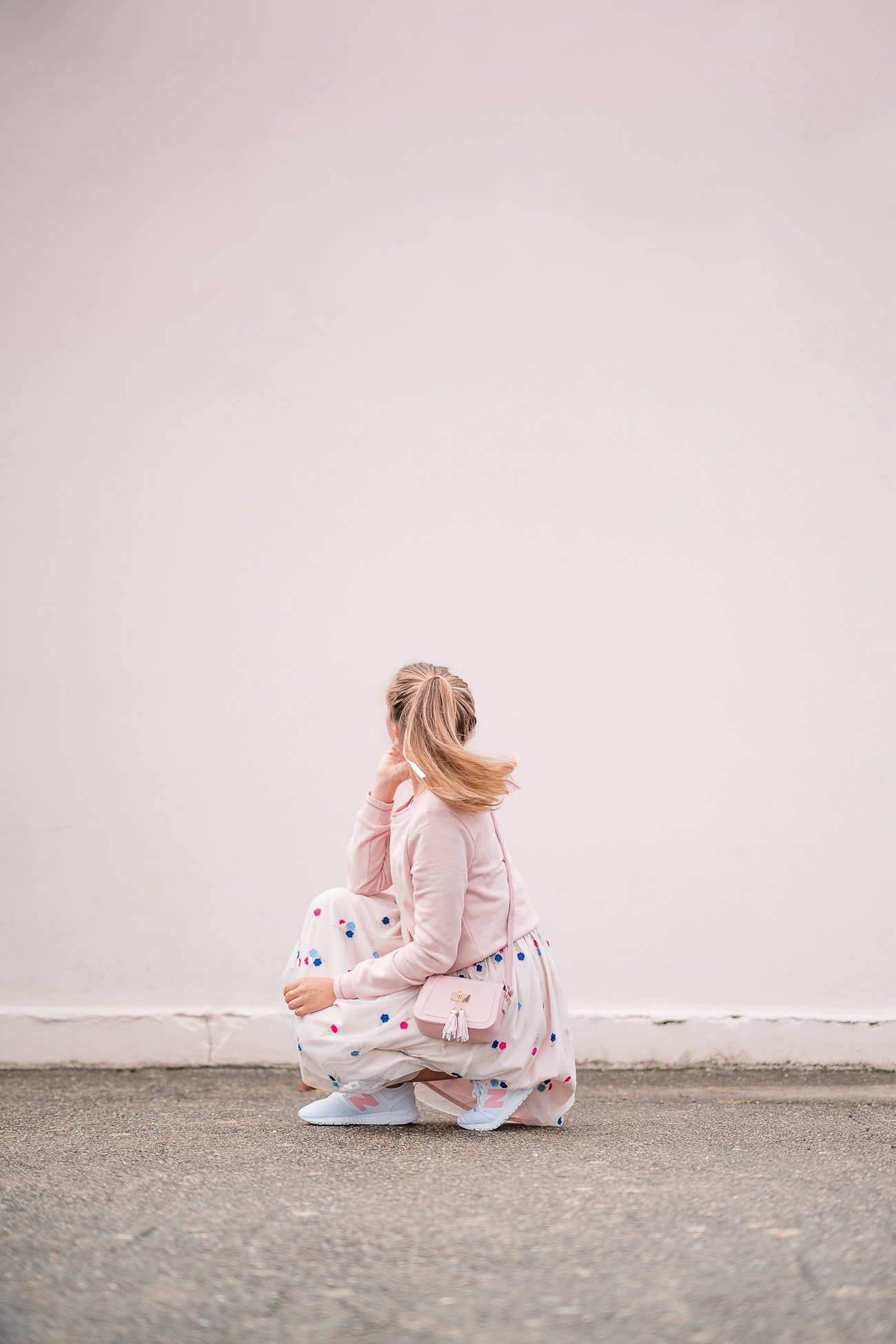 tenue robe tulle sneakers rose