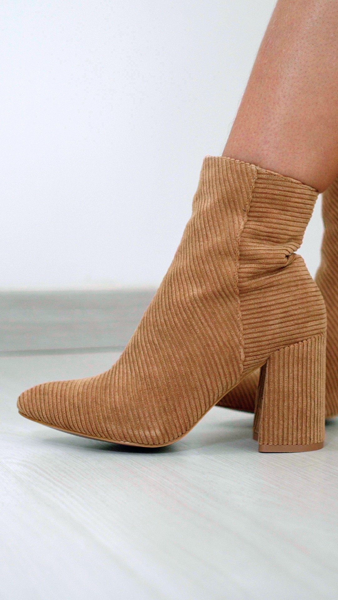 Bottines camel velours Boohoo