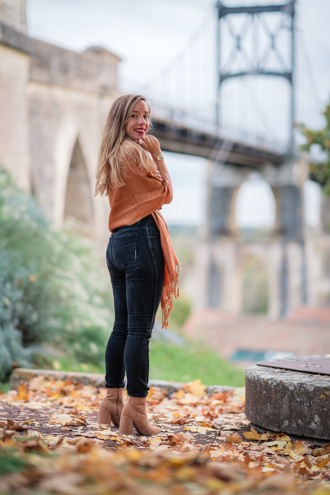 tenue automne avec une écharpe