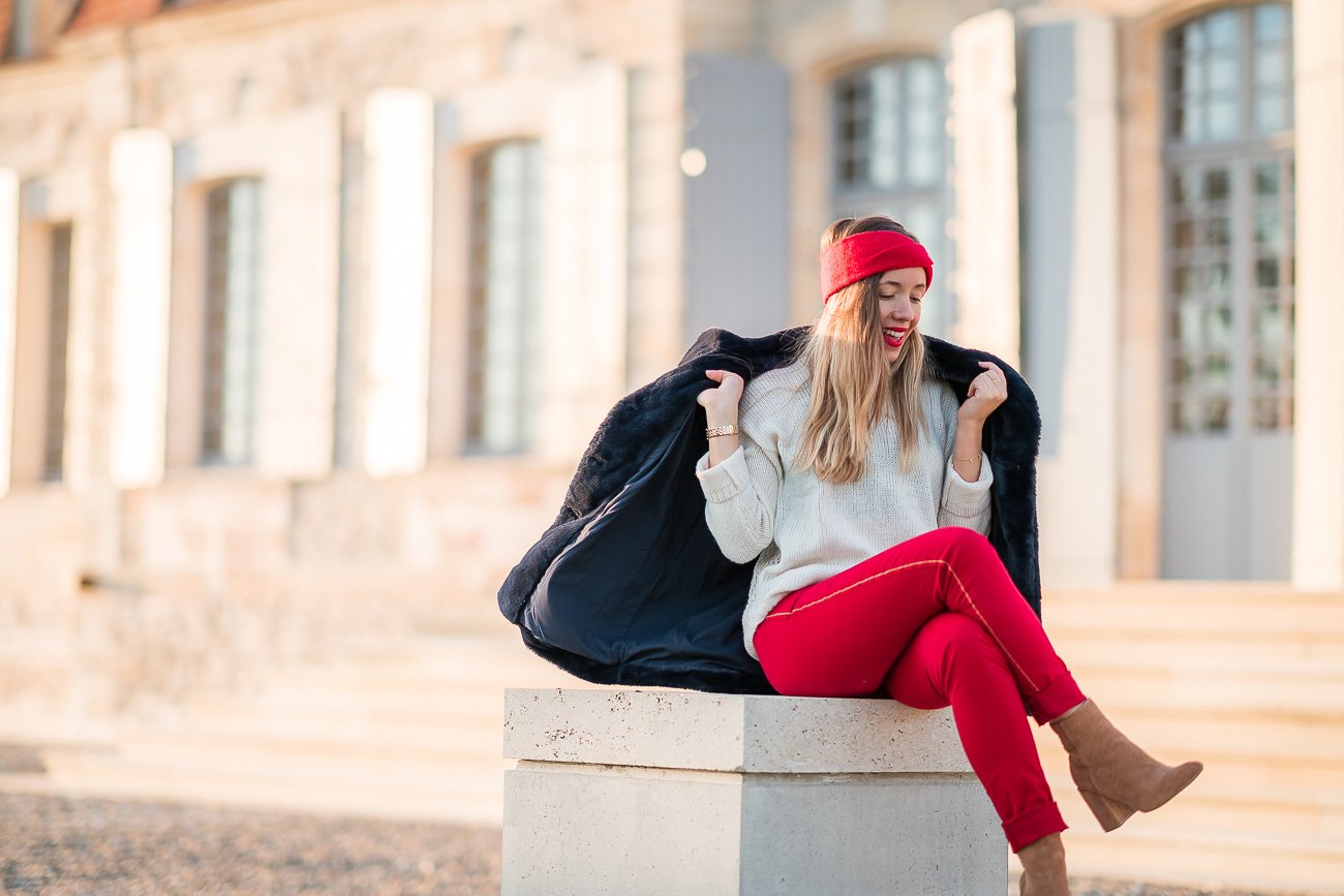 Comment porter un manteau fuchsia avec un pantalon rouge (4 tenues