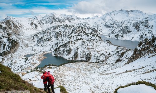 Pyrénées lac hiver