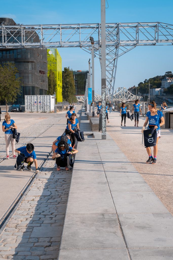 groupe de running ramasse des déchets à Lyon