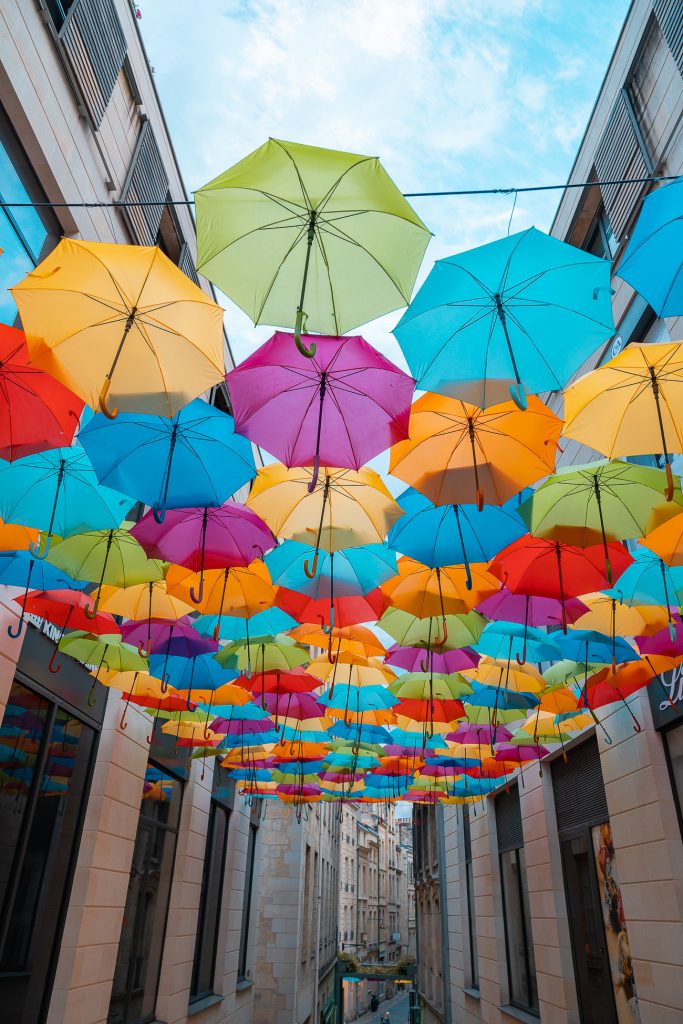 Parapluies ciel Promenade Sainte-Catherine