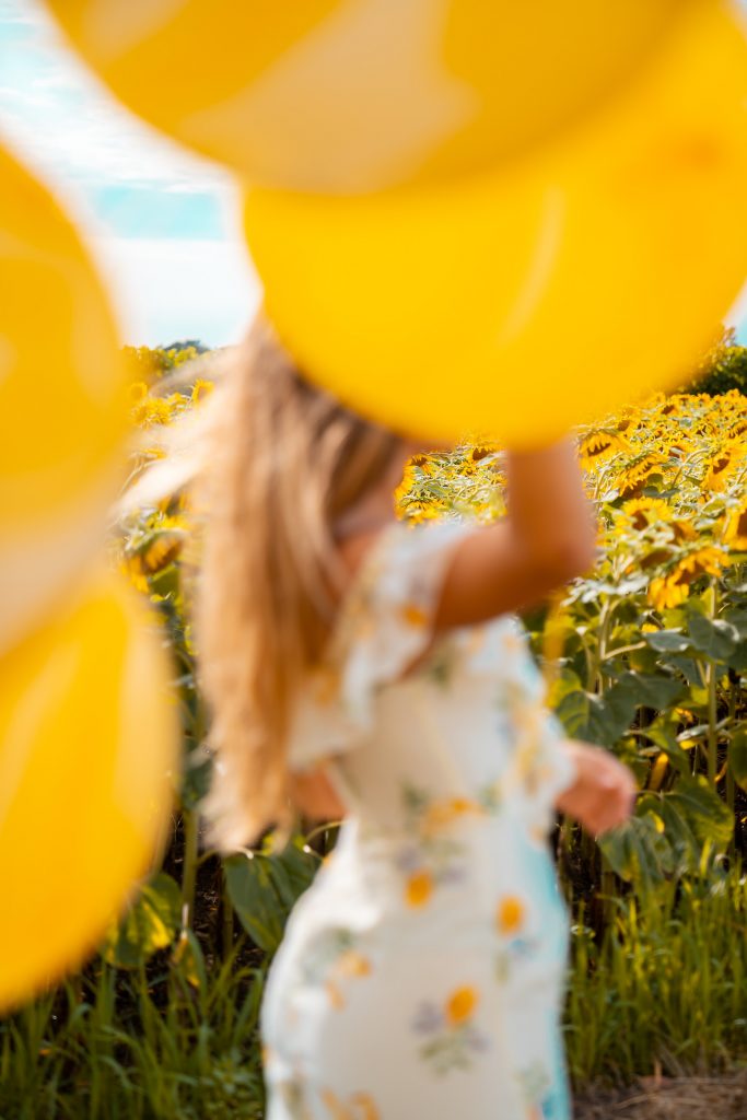 combinaison pour petite jaune à fleurs