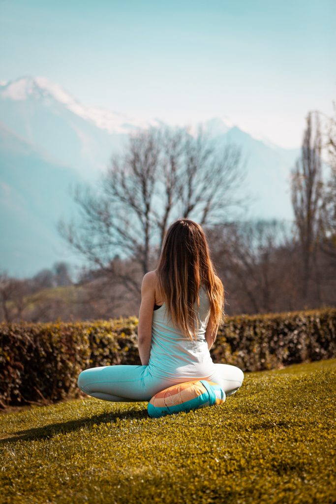 séance de yoga méditation montagne Pyrénées