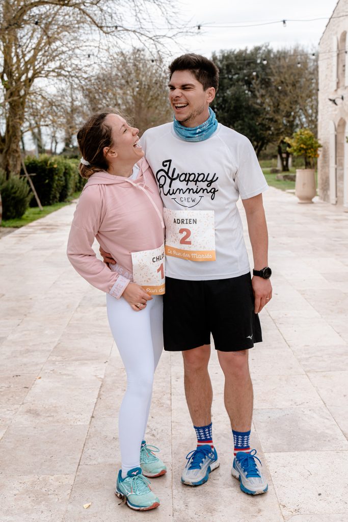 mariés sportifs et casual le lendemain de mariage